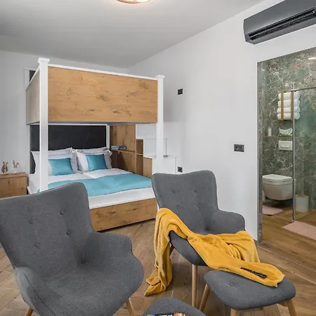 Golden Shine Holiday home *