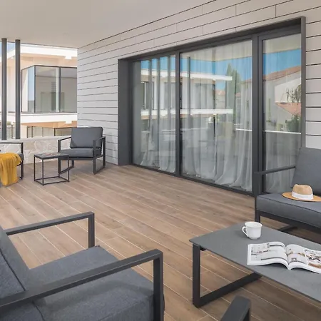 Golden Shine Semesterbostad *