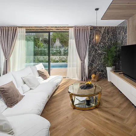 Golden Shine Semesterbostad *