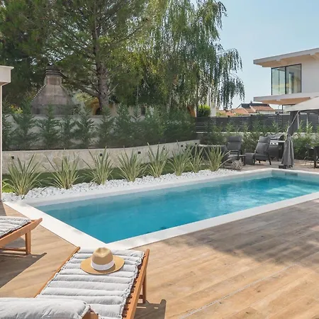 Golden Shine Holiday home